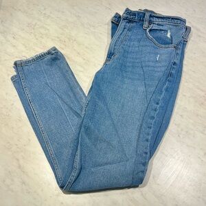 Sz 28 Sz 6 Abercrombie The Skinny High Rise Distressed on bottom